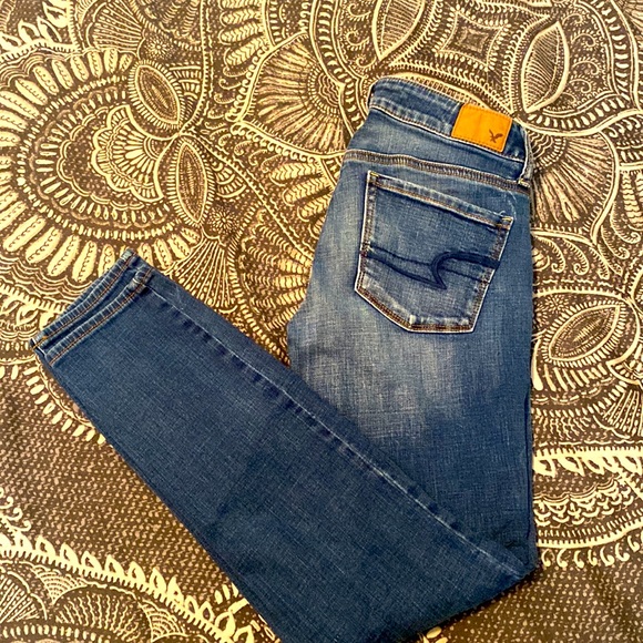 American Eagle size 4 Skinny Jeans - inseam 28, price to sell. Worn twice. - Picture 1 of 2